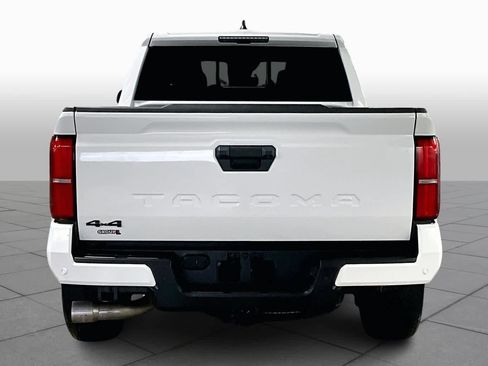 Used 2024 Toyota Tacoma TRD Sport w/ TRD Sport Upgrade Package image 5