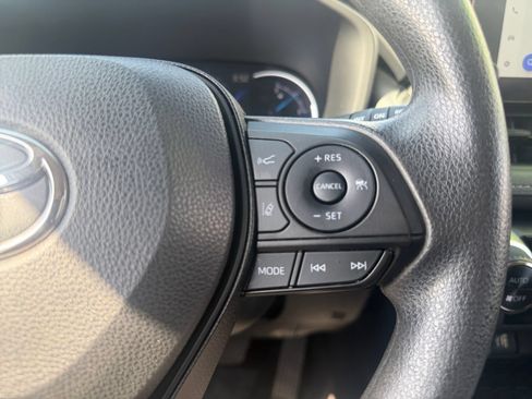 Certified 2025 Toyota RAV4 XLE AWD/4WD image 19