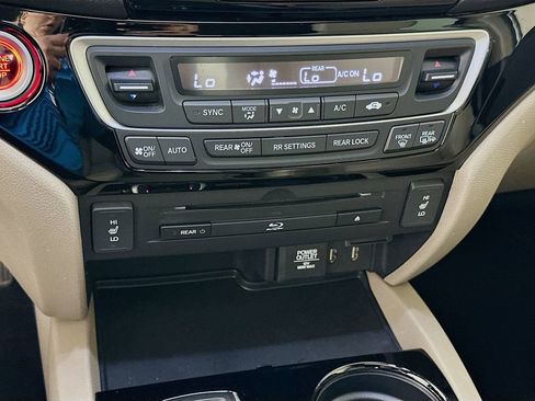 Used 2016 Honda Pilot Touring image 15
