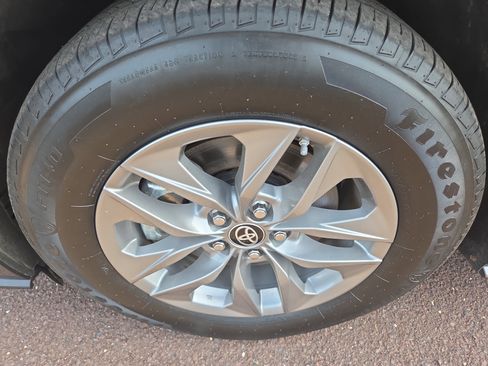 Certified 2024 Toyota Sienna XLE image 11