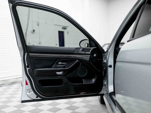 Used 2002 BMW M5 RWD image 40