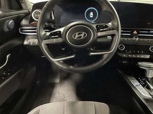 Used 2025 Hyundai Elantra SEL FWD image 22