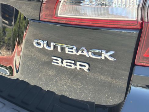 Used 2017 Subaru Outback 3.6R Limited AWD/4WD image 29