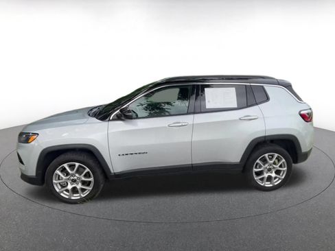 Used 2025 Jeep Compass Limited AWD/4WD image 9