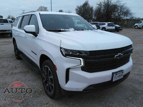 Used 2024 Chevrolet Suburban RST image 1