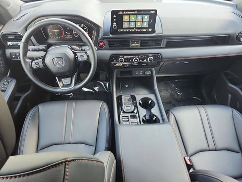 Certified 2025 Honda Pilot TrailSport image 16