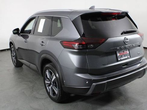 Certified 2026 Nissan Rogue SL FWD image 16
