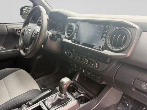 Used 2020 Toyota Tacoma TRD Off-Road w/ Technology Package AWD/4WD image 37