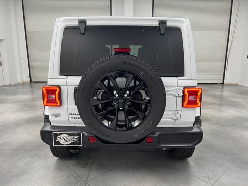 Used 2025 Jeep Wrangler Unlimited Sahara image 6