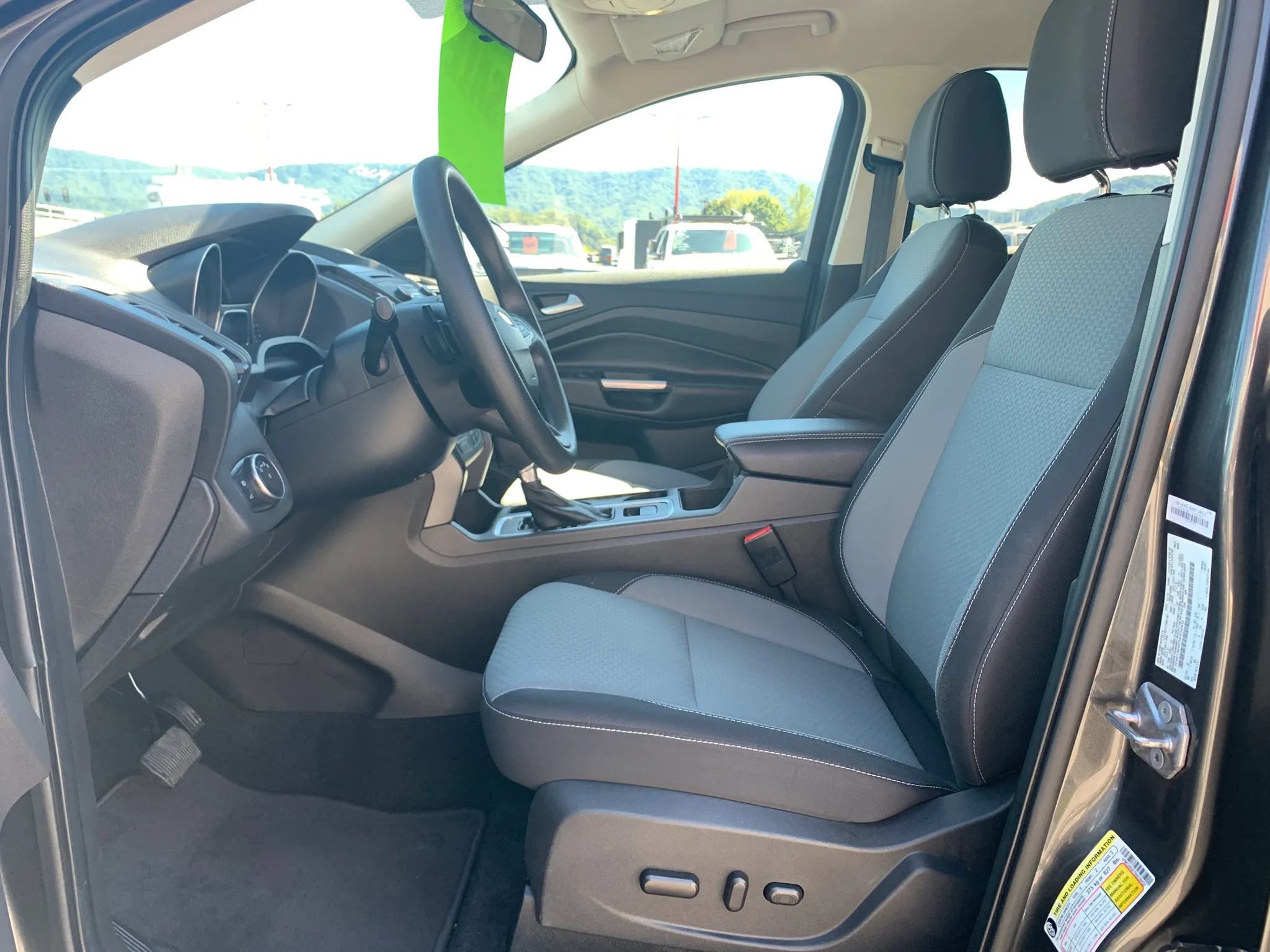 Used 2017 Ford Escape SE AWD/4WD image 9