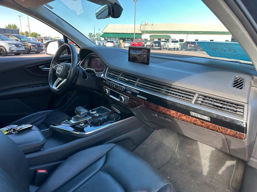 Used 2017 Audi Q7 3.0T Prestige w/ Prestige Package AWD/4WD image 30