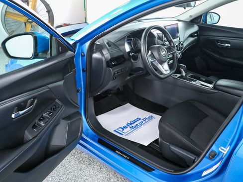 Used 2024 Nissan Sentra SV FWD image 3