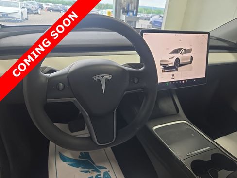 Used 2023 Tesla Model Y 2WD image 6