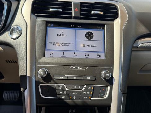 Used 2019 Ford Fusion SE FWD image 37