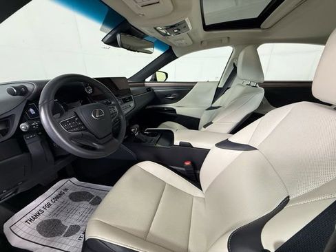 Certified 2025 Lexus ES 300h w/ Premium Package image 4