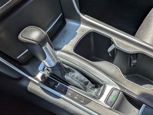 Used 2018 Honda Accord LX image 25