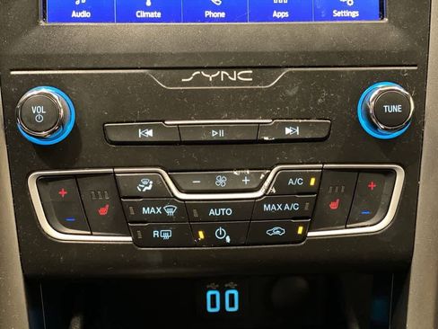 Used 2020 Ford Fusion SE image 21