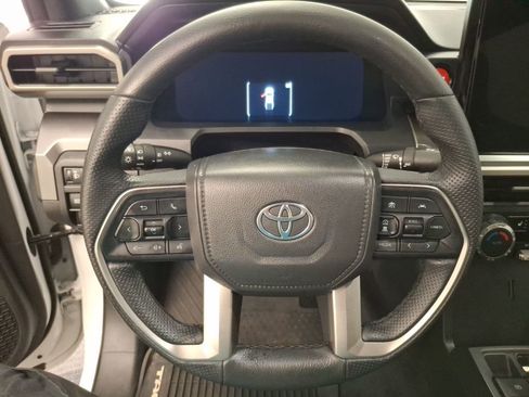 Used 2025 Toyota Tacoma TRD Sport AWD/4WD image 16