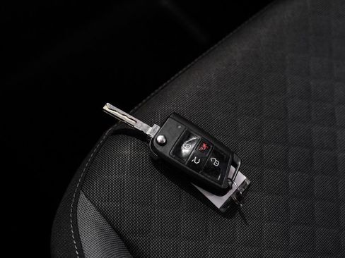 Used 2018 Volkswagen Tiguan S image 52