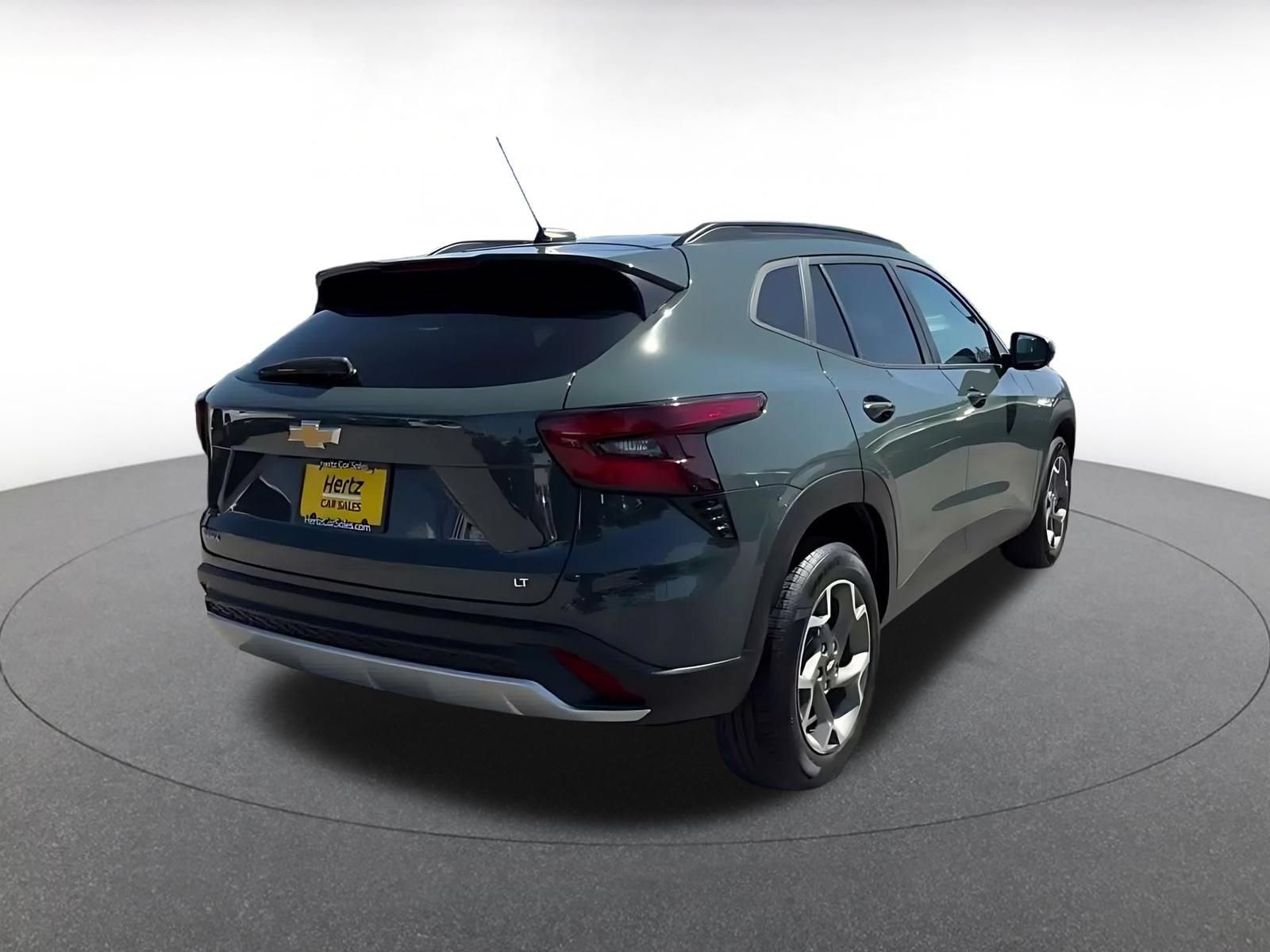 Used 2025 Chevrolet Trax LT w/ LT Convenience Package FWD image 13