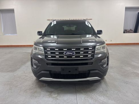 Used 2016 Ford Explorer XLT w/ Equipment Group 202A FWD image 3