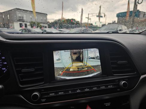 Used 2020 Hyundai Elantra SEL FWD image 25