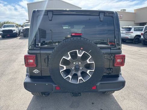 Used 2024 Jeep Wrangler Unlimited Sahara w/ Technology Group AWD/4WD image 5