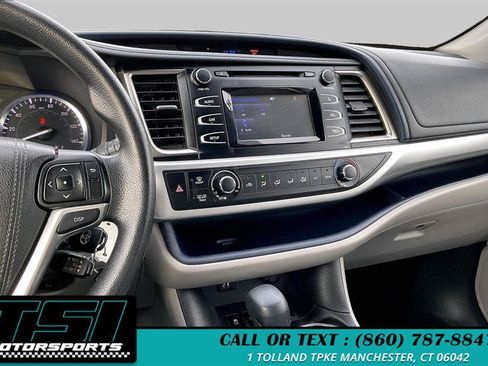 Used 2016 Toyota Highlander LE AWD/4WD image 6