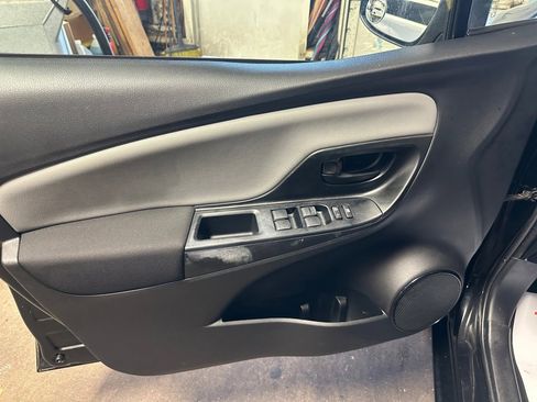 Used 2017 Toyota Yaris L image 36