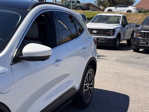 Used 2024 Ford Escape Base w/ PHEV Premium Package image 9