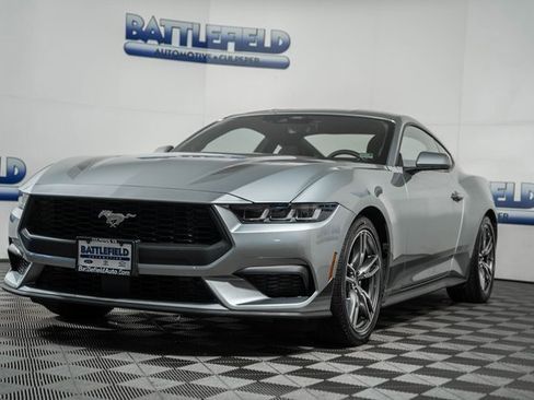 Used 2024 Ford Mustang Coupe image 3