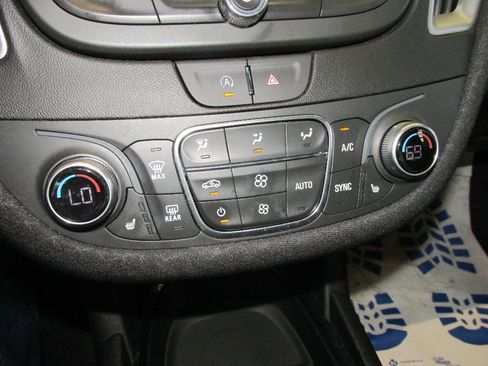 Used 2024 Chevrolet Malibu LT image 22