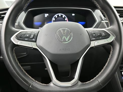 Used 2024 Volkswagen Tiguan SE FWD image 25