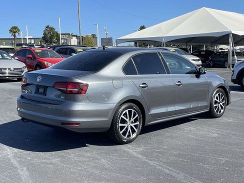 Used 2017 Volkswagen Jetta SE image 7