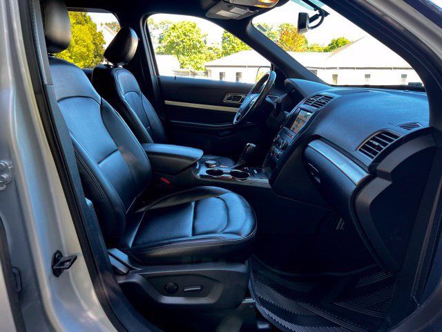 Used 2019 Ford Explorer XLT w/ Equipment Group 202A AWD/4WD image 30