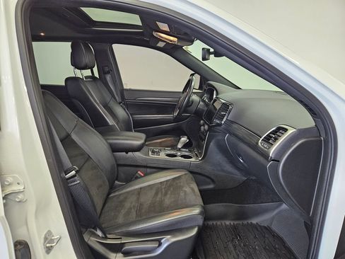 Used 2021 Jeep Grand Cherokee Altitude AWD/4WD image 9
