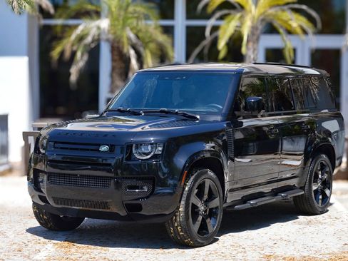 Used 2025 Land Rover Defender 130 V8 AWD/4WD image 3