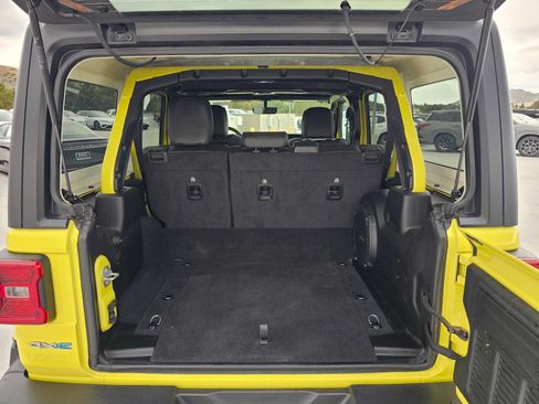 Used 2023 Jeep Wrangler Unlimited Sahara AWD/4WD image 14
