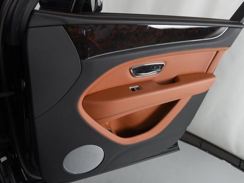 Certified 2023 Bentley Bentayga Extended Wheelbase image 28