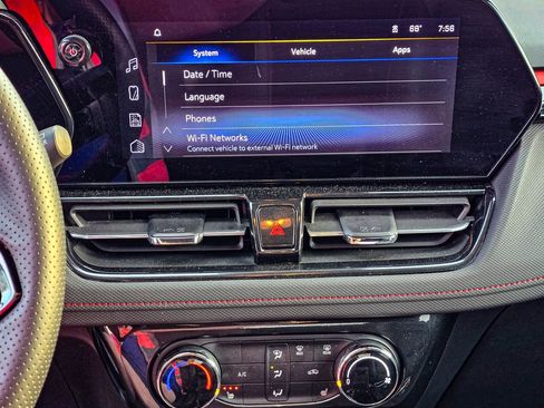 Used 2025 Chevrolet TrailBlazer RS w/ Driver Confidence Package image 17