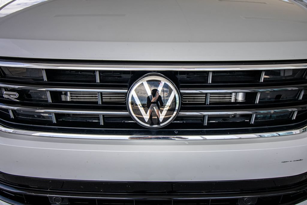 Certified 2024 Volkswagen Tiguan SE R-Line FWD image 8