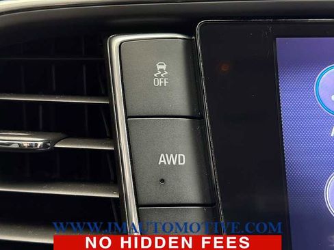 Used 2021 Buick Enclave Essence image 34