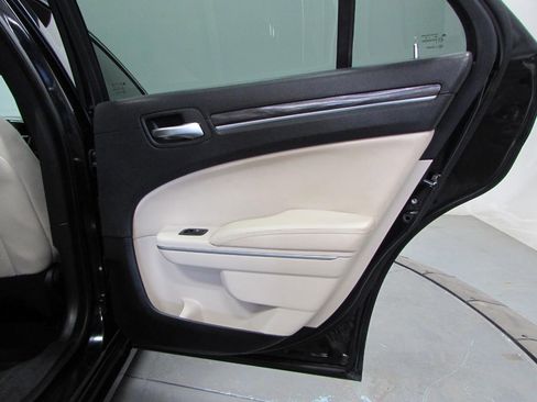 Used 2020 Chrysler 300 Touring image 18