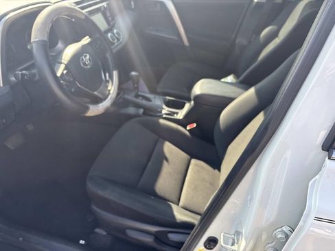 Certified 2018 Toyota RAV4 LE FWD image 7