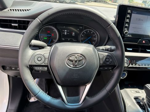 Used 2022 Toyota Venza XLE AWD/4WD image 12