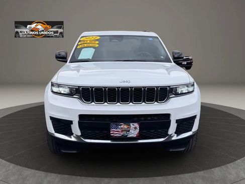 Used 2024 Jeep Grand Cherokee L Laredo image 2