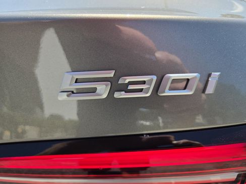 Used 2027 BMW 530i w/ Premium Package RWD image 14