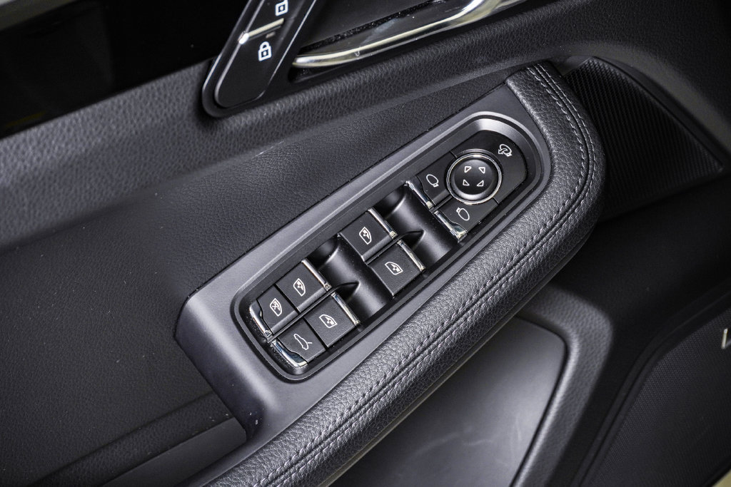 Certified 2026 Porsche Macan AWD/4WD image 27