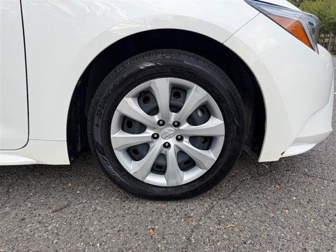 Used 2025 Toyota Corolla LE FWD image 18
