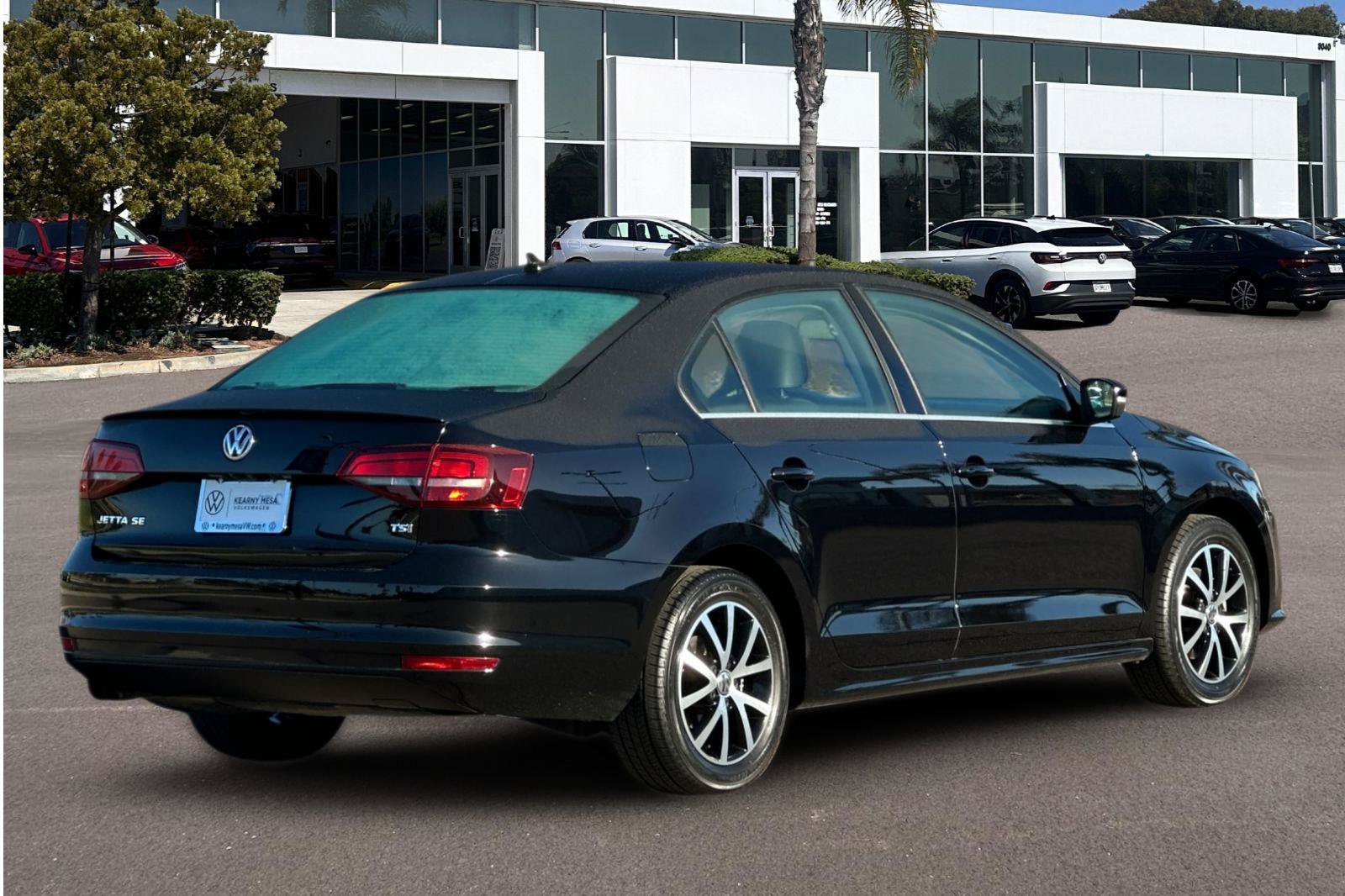 Used 2017 Volkswagen Jetta SE FWD image 3